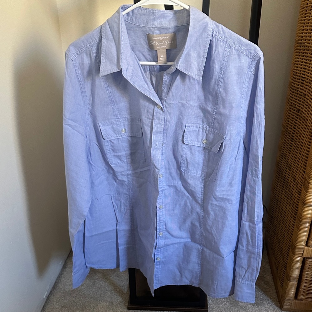 Banana Republic Light Blue Casual Button Down Shirt